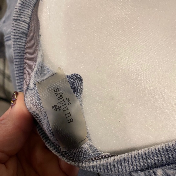 Distressed oversized tank - Picture 3 of 3